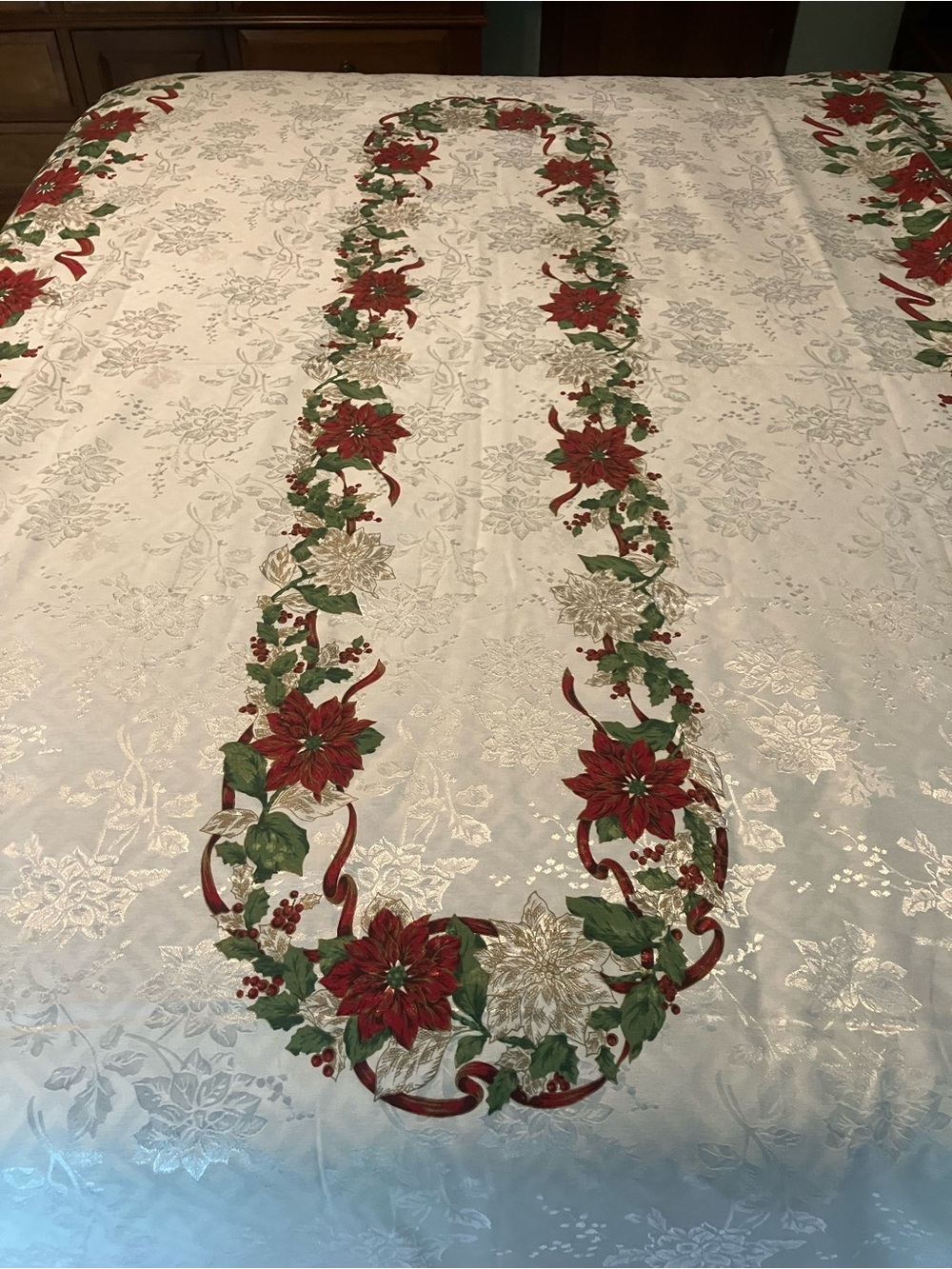 Jacquard Poinsettia Tablecloth in Cream, Red & Green
